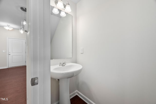 bathroom featuring wood finished floors and baseboards