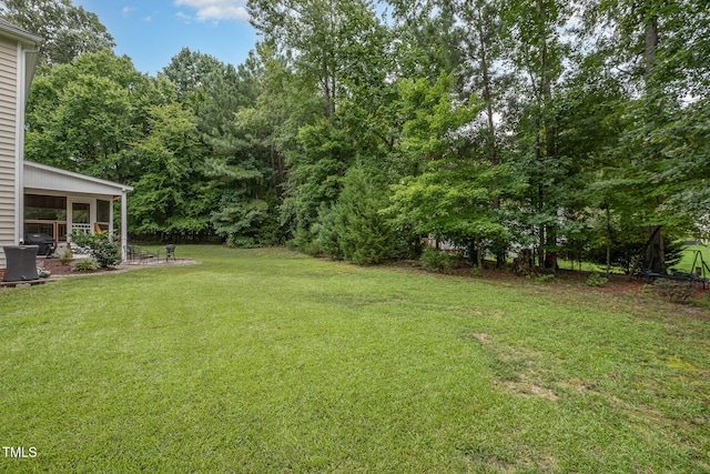 view of yard featuring a patio