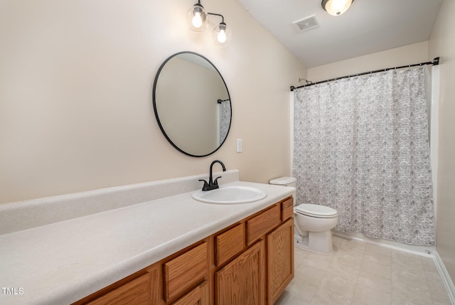 full bath with visible vents, toilet, a shower with shower curtain, and vanity