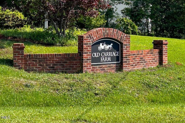 community sign featuring a lawn
