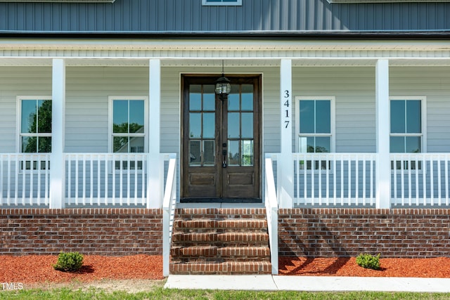 doorway to property with covered porch