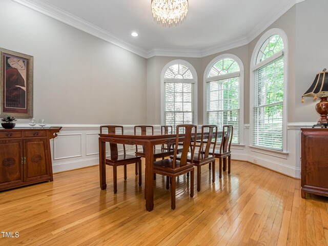 540 Vista Del Lago Ln, Wake Forest, NC 27587 - dining room featuring light wood-style flooring, a chandelier, ornamental molding, wainscoting, and recessed lighting