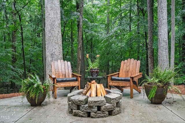 view of patio featuring a fire pit