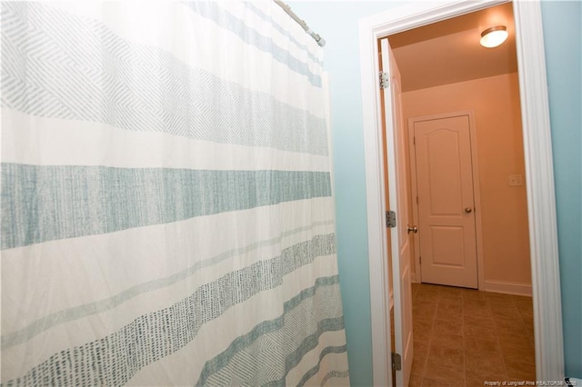 full bathroom featuring tile patterned flooring, baseboards, and a shower with curtain