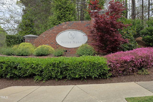 view of community / neighborhood sign