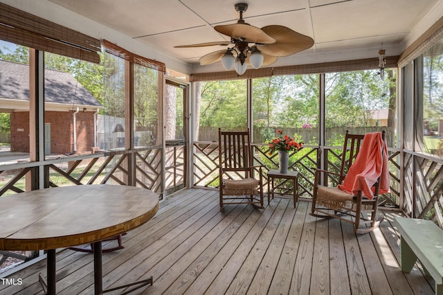 sunroom featuring ceiling fan