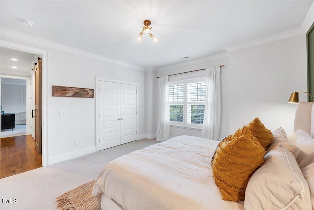 bedroom with crown molding, a closet, carpet flooring, and baseboards