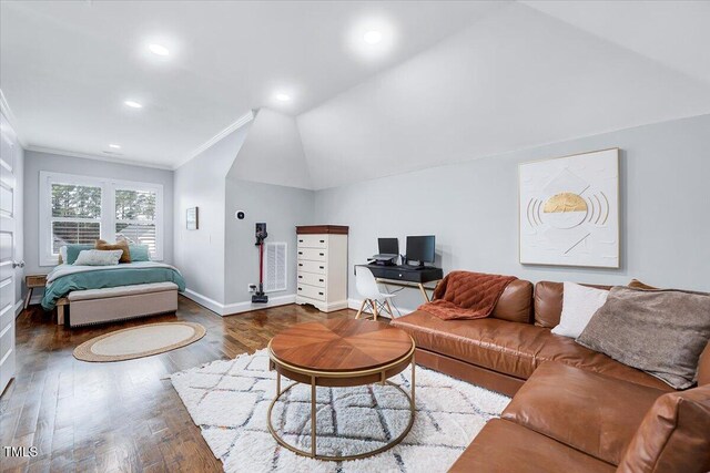 living room with ornamental molding, vaulted ceiling, recessed lighting, wood finished floors, and baseboards