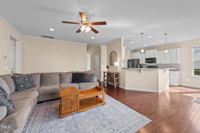 living room featuring ceiling fan, crown molding, wood finished floors, recessed lighting, and baseboards
