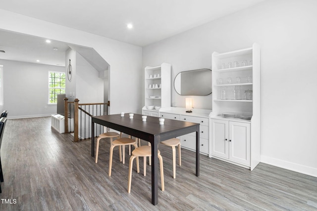 dining area featuring recessed lighting, baseboards, and light wood-style flooring