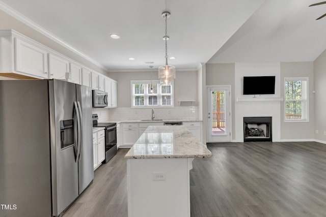 1077 Williams-White Rd, Zebulon, NC 27597 - kitchen featuring plenty of natural light, a sink, open floor plan, appliances with stainless steel finishes, and backsplash