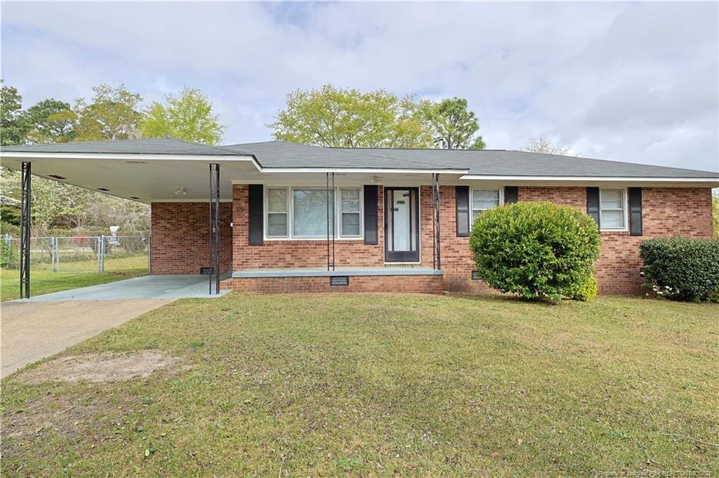 520 Marion Ct, Fayetteville, NC 28301 - single story home featuring driveway, a front lawn, an attached carport, brick siding, and fence