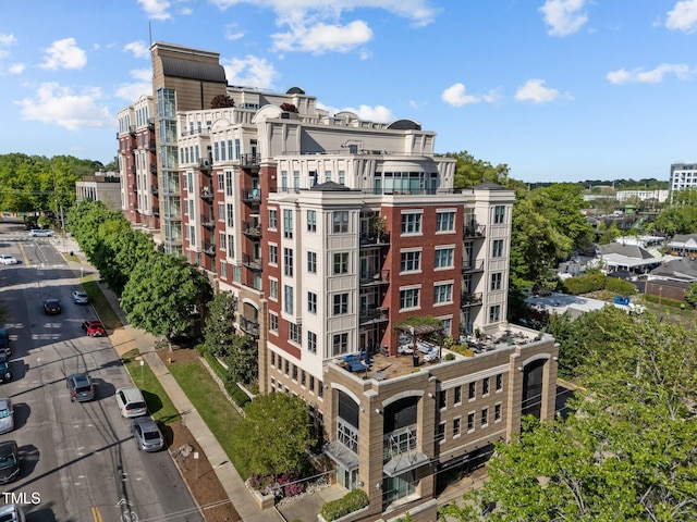 view of apartment building / complex