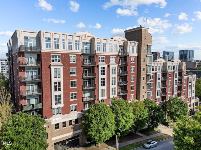 view of apartment building / complex