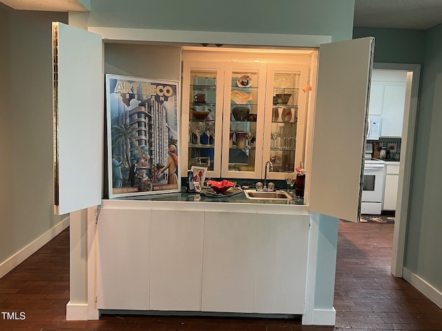106 Orchard Rd, Henderson, NC 27536 - detailed view of white appliances, wet bar, and baseboards