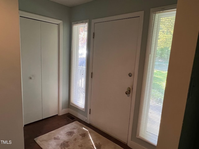 106 Orchard Rd, Henderson, NC 27536 - foyer with baseboards