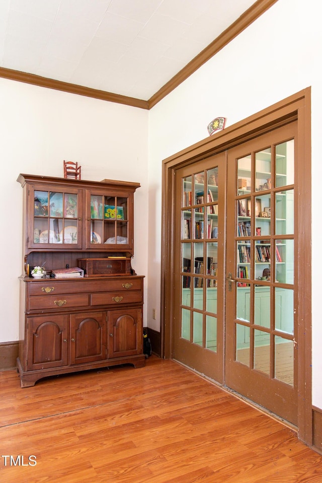 1556 Pleasants Rd, Wendell, NC 27591 - interior space featuring light wood-style flooring and crown molding