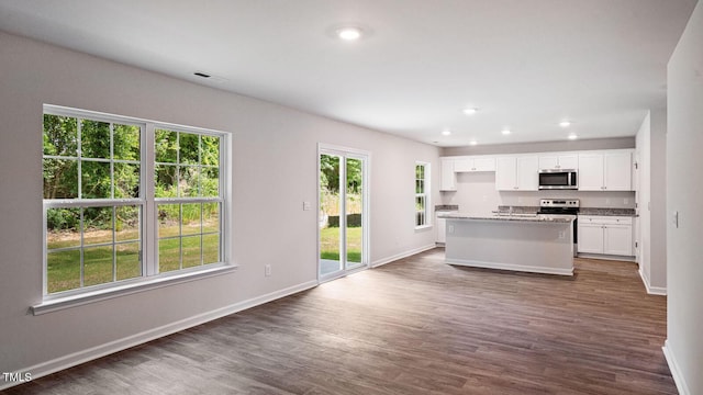 kitchen featuring dark wood finished floors, visible vents, baseboards, and appliances with stainless steel finishes