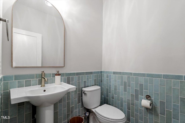 749 Golfers Vw, Pittsboro, NC 27312 - half bath featuring a sink, tile walls, toilet, and wainscoting
