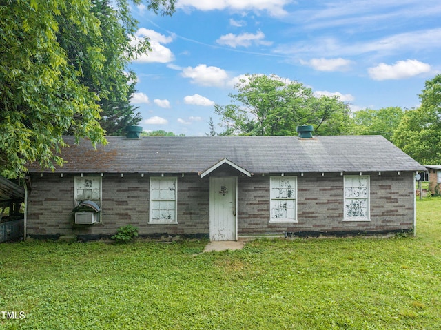 2815 Orange Grove Rd, Hillsborough, NC 27278 - ranch-style home featuring a front lawn and roof with shingles