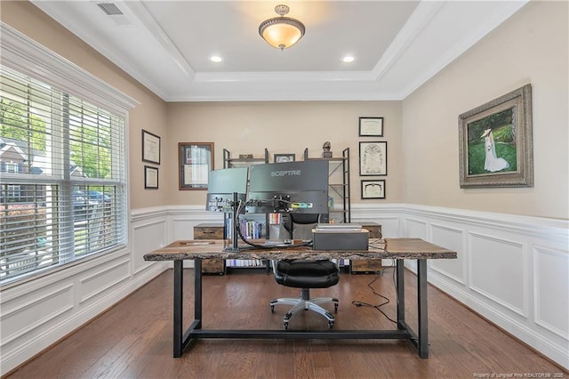 office area featuring a tray ceiling, a decorative wall, dark wood finished floors, and visible vents