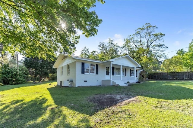 7517 Seaton Pl, Fayetteville, NC 28303 - view of front of home with covered porch, fence, and a front lawn