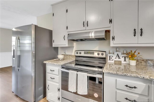 7517 Seaton Pl, Fayetteville, NC 28303 - kitchen featuring white cabinets, under cabinet range hood, and appliances with stainless steel finishes