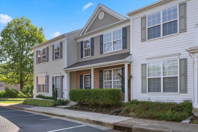 townhome / multi-family property featuring uncovered parking
