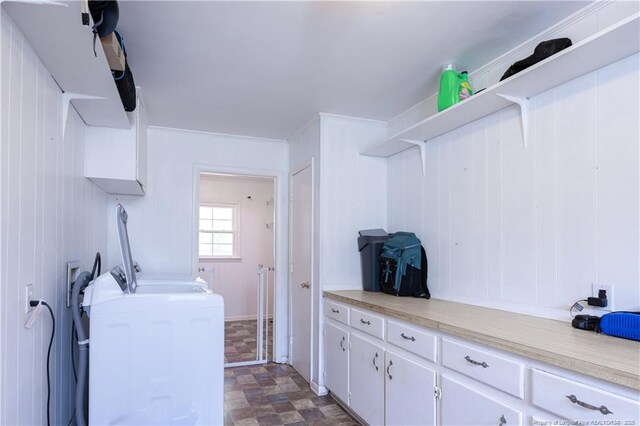 211 Edgewood Ave, Clinton, NC 28328 - washroom featuring washer / dryer and cabinet space