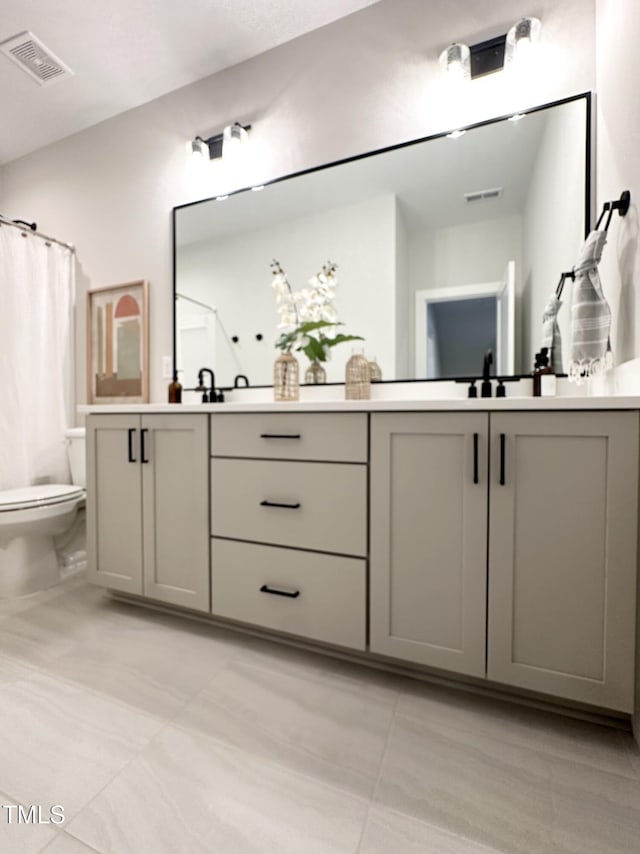 full bathroom with visible vents, toilet, a shower with shower curtain, and vanity