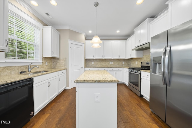 kitchen featuring crown molding, visible vents, under cabinet range hood, a sink, and stainless steel appliances