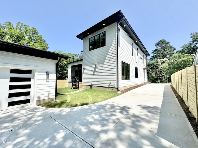 622 Glascock St, Raleigh, NC 27604 - view of side of home featuring driveway