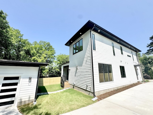 622 Glascock St, Raleigh, NC 27604 - view of side of home with driveway