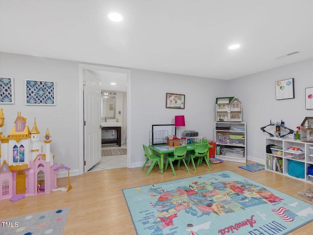 recreation room featuring recessed lighting, baseboards, visible vents, and wood finished floors