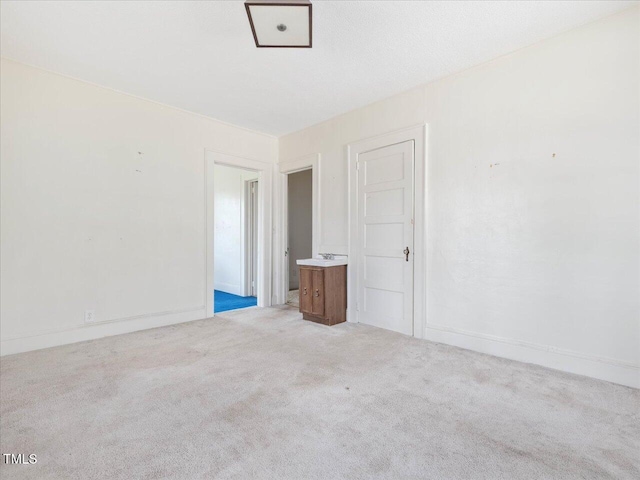 empty room featuring baseboards and carpet flooring