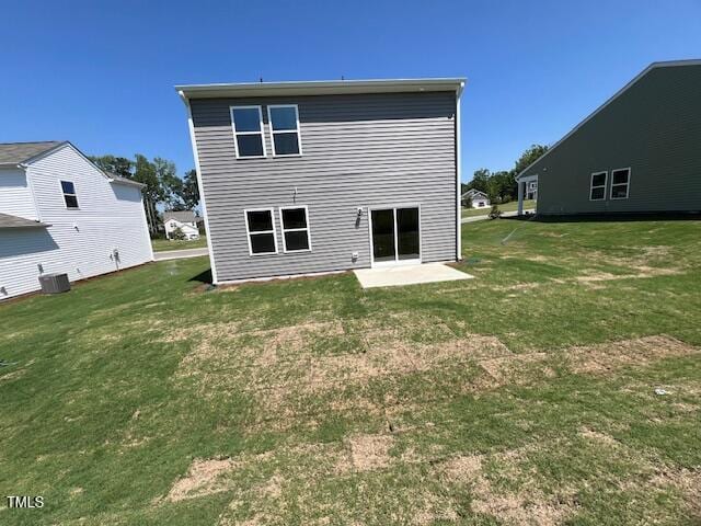 817 Kenyon Springs Dr, Zebulon, NC 27597 - back of property with a lawn and a patio