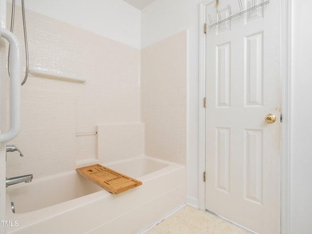 bathroom with washtub / shower combination