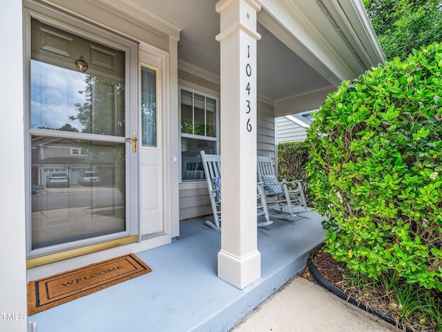 entrance to property featuring covered porch