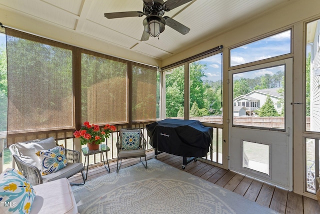 sunroom / solarium with ceiling fan