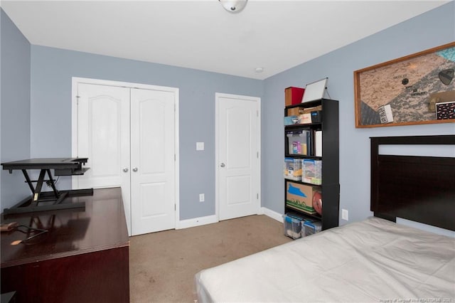 bedroom with carpet flooring, baseboards, and a closet