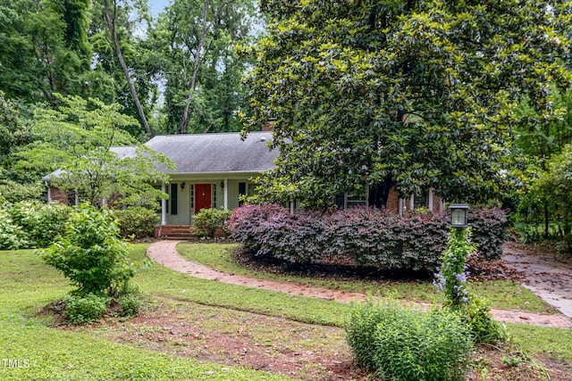 view of front of property with a front lawn and a shingled roof