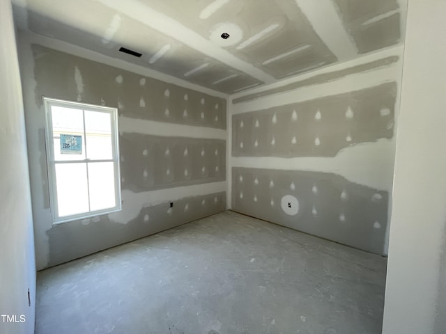 empty room featuring concrete flooring