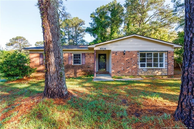 6506 Sprucewood Rd, Fayetteville, NC 28304 - ranch-style house with a front yard and brick siding