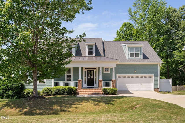 craftsman-style home with fence, roof with shingles, a front lawn, covered porch, and driveway