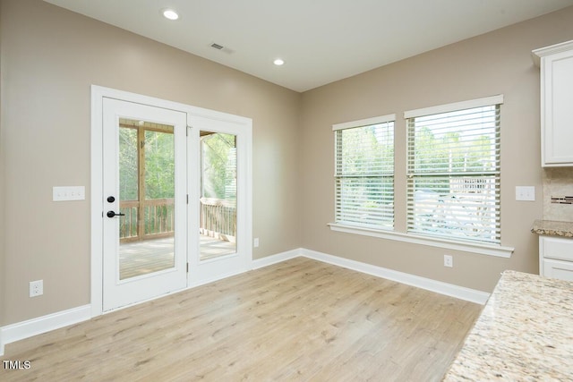 entryway featuring recessed lighting, light wood-type flooring, visible vents, and baseboards