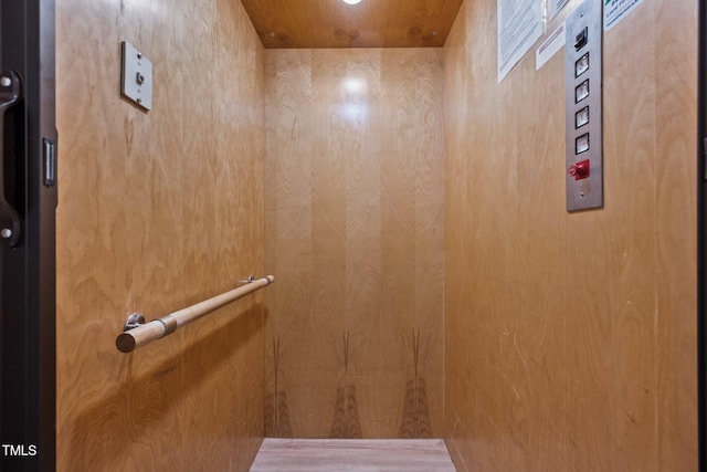 room details with elevator