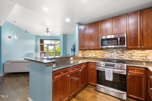 kitchen with a peninsula, wood finished floors, open floor plan, backsplash, and stainless steel appliances