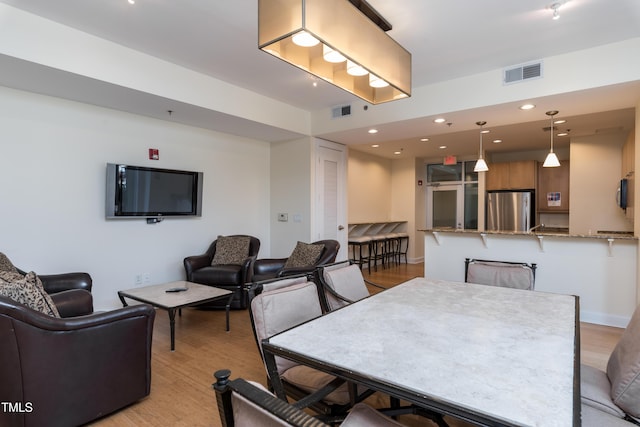 dining area featuring recessed lighting, baseboards, visible vents, and light wood-style flooring
