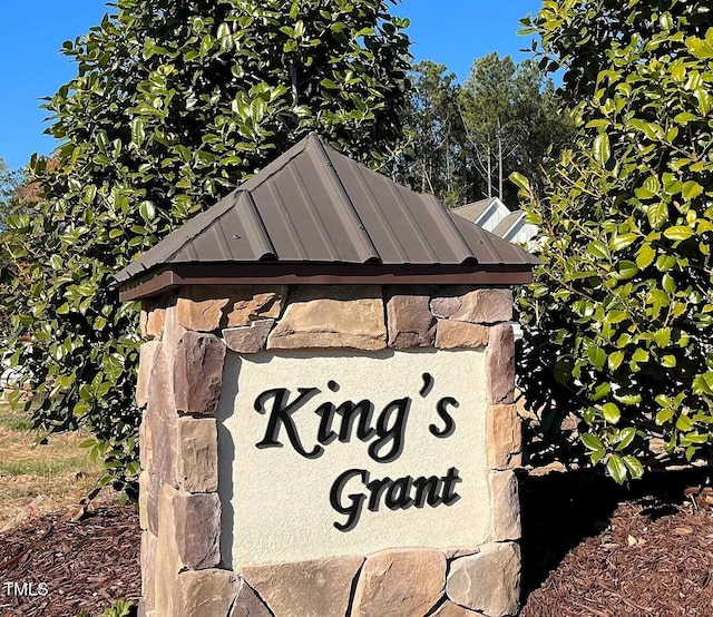 view of community / neighborhood sign
