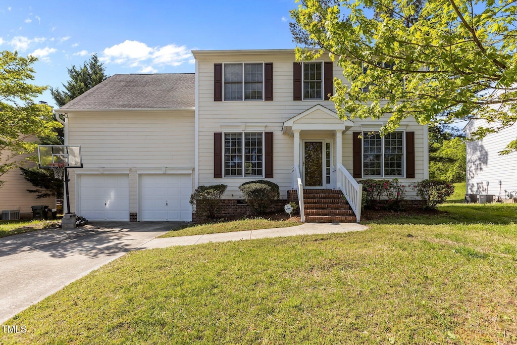 view of front of home with roof with shingles, central air condition unit, driveway, a garage, and a front yard